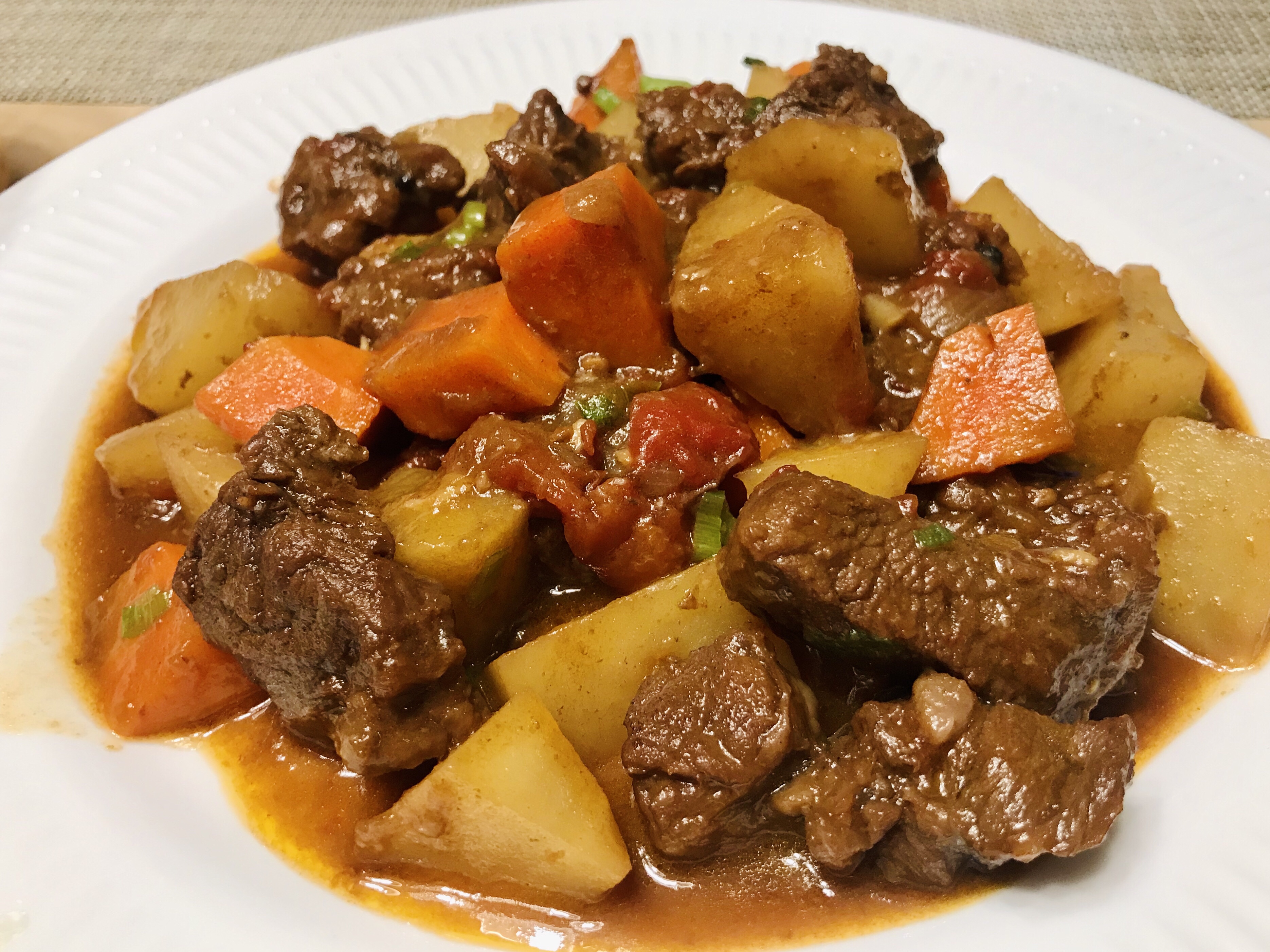 红烧牛肉炖土豆胡萝卜 秋季暖胃 鲜香美味的做法