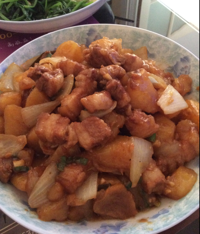 五花肉炖茄子土豆