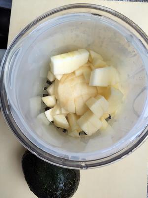 六个月嘟宝辅食-牛油果苹果香蕉泥（宝宝便秘吃这个有效哦）的做法 步骤1