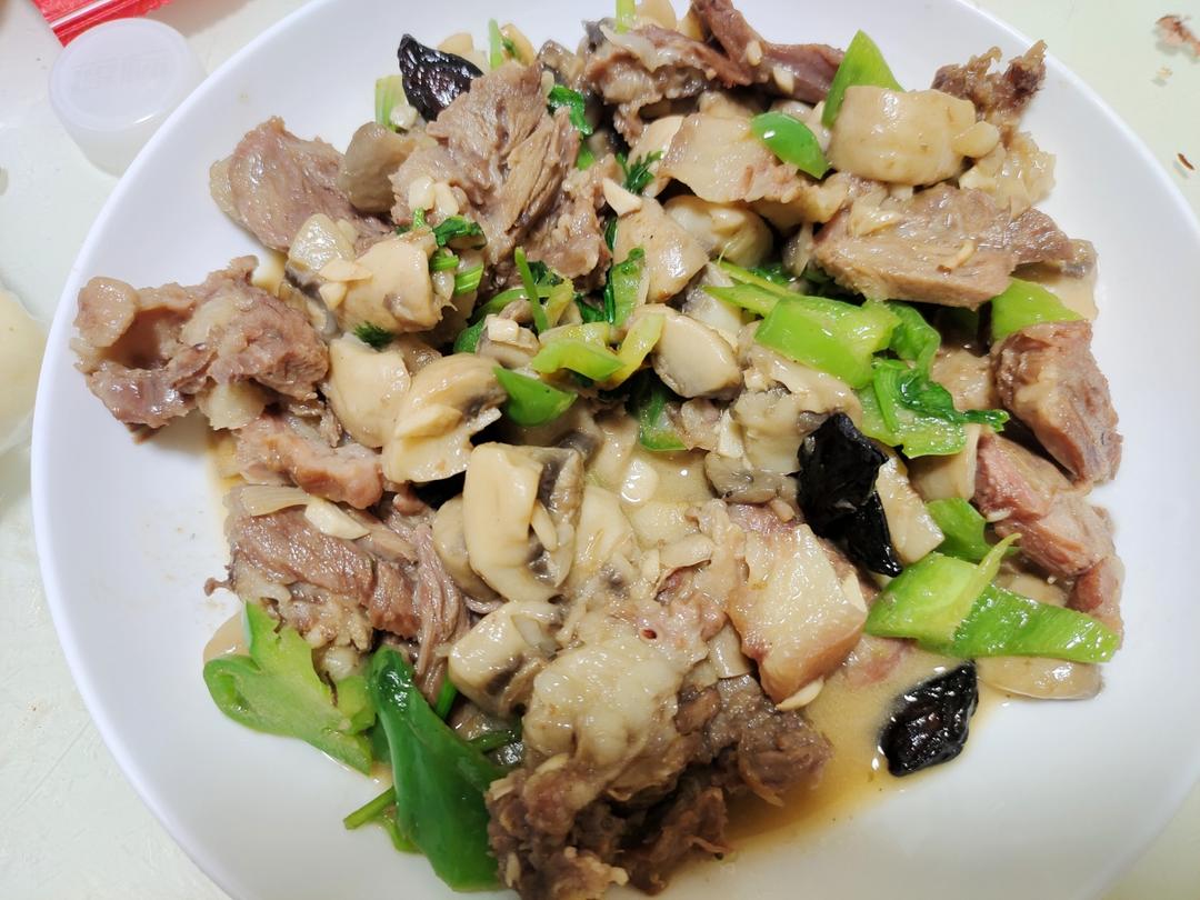 【口蘑炖肉】