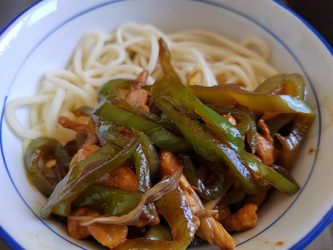 尖椒肉丝炒刀削面