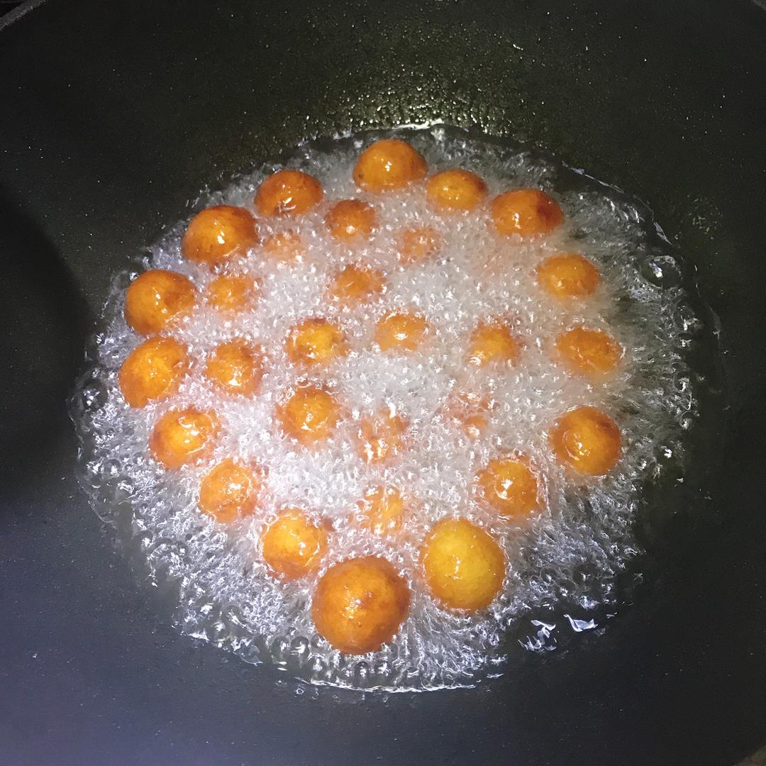 妈妈教炸的红薯丸子