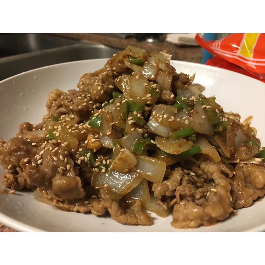 孜然洋葱炒牛肉粒