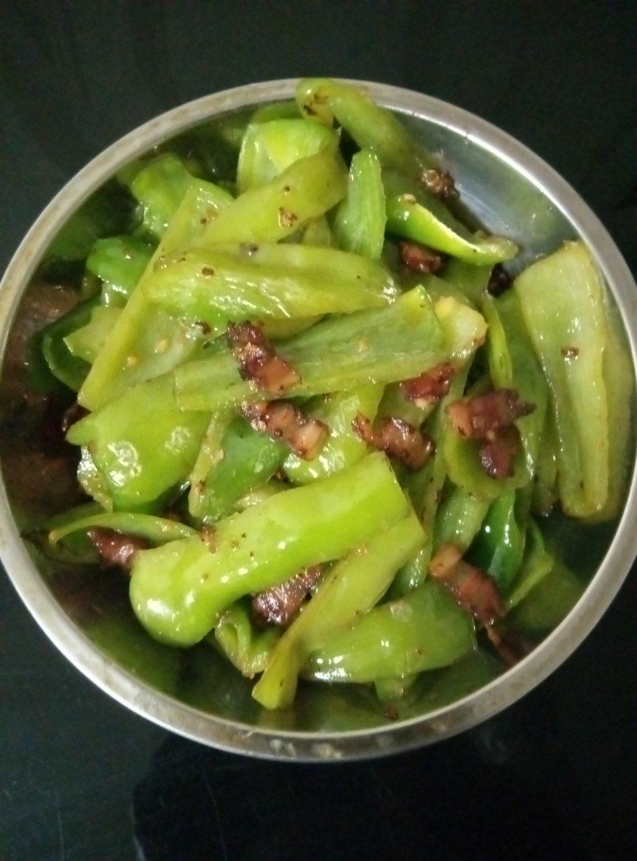 腊肉炒青椒