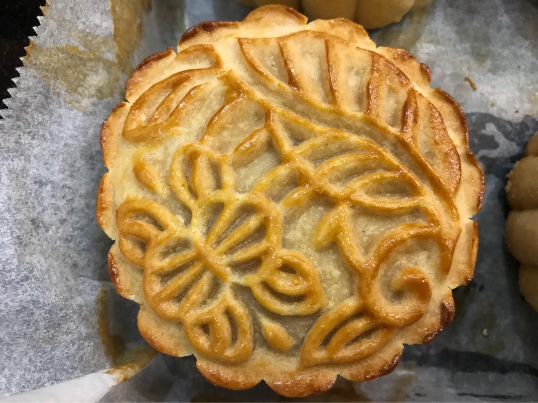 广式月饼—蛋黄莲蓉月饼