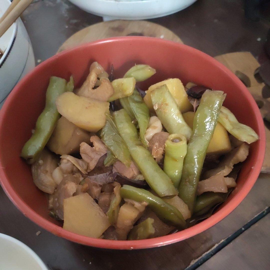 绝对正宗的东北土豆豆角炖五花肉
