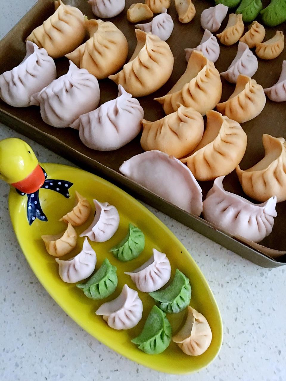 彩色饺子（蔬菜汁）
