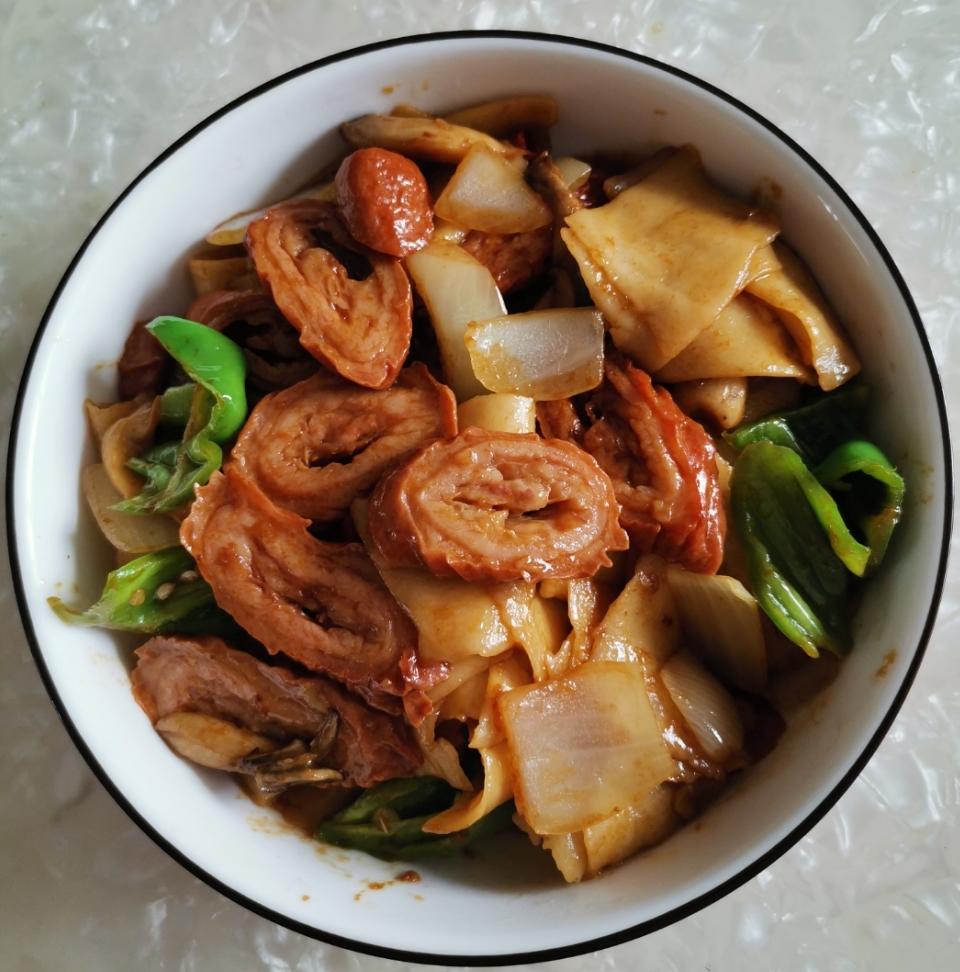 肥肠炒面片