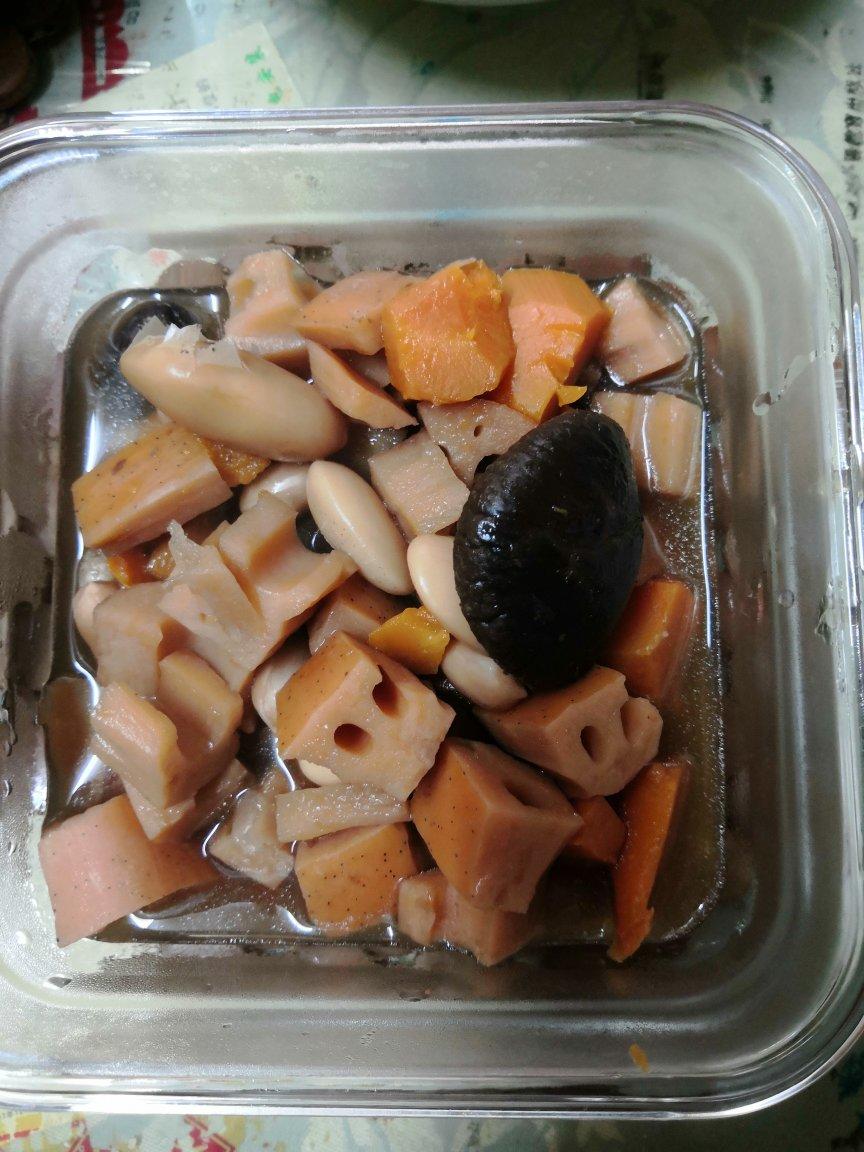 莲藕芸豆花生汤