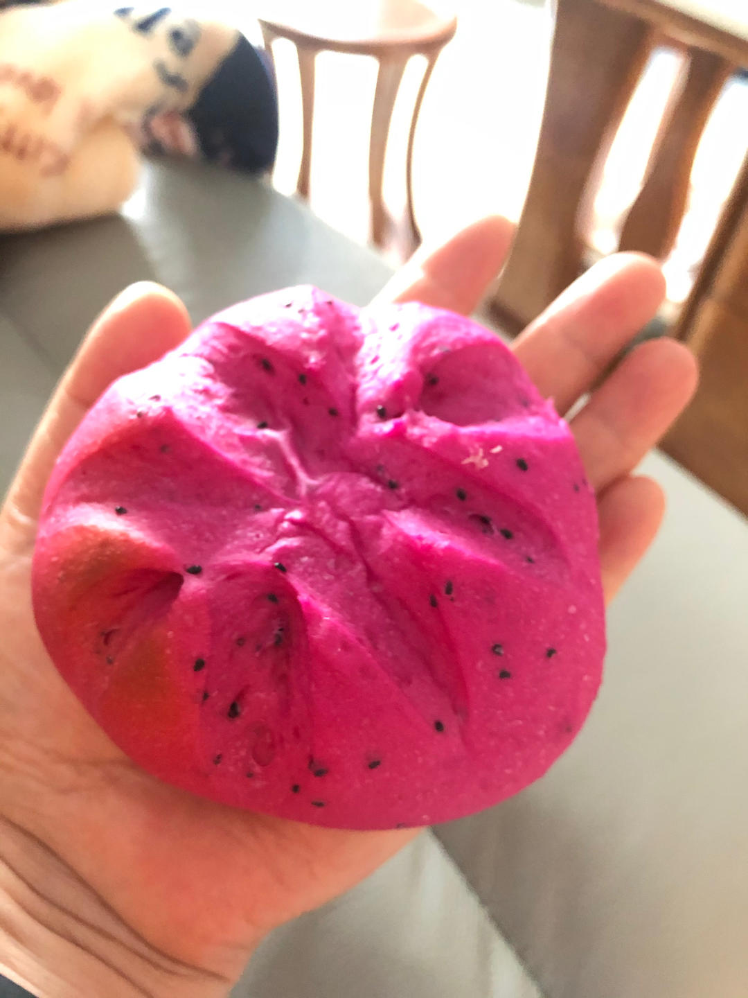 不会变色的火龙果爱心面包