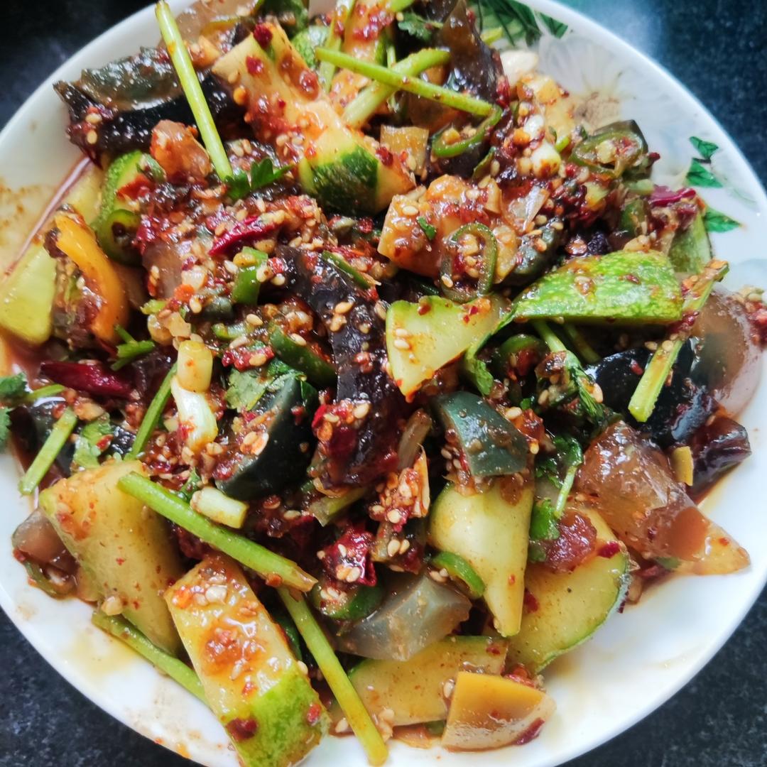 夏日开胃小凉菜“皮蛋拌黄瓜🥒”开胃减脂