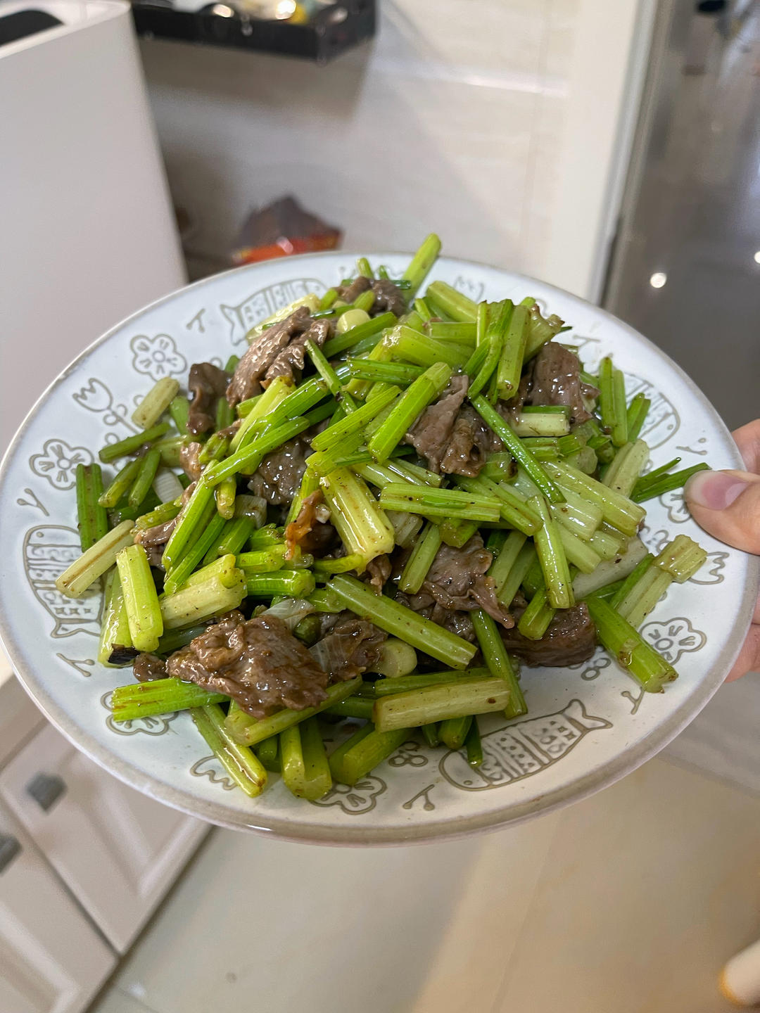 芹菜炒牛肉 快和我一起做！超级嫩！家常快手简单！