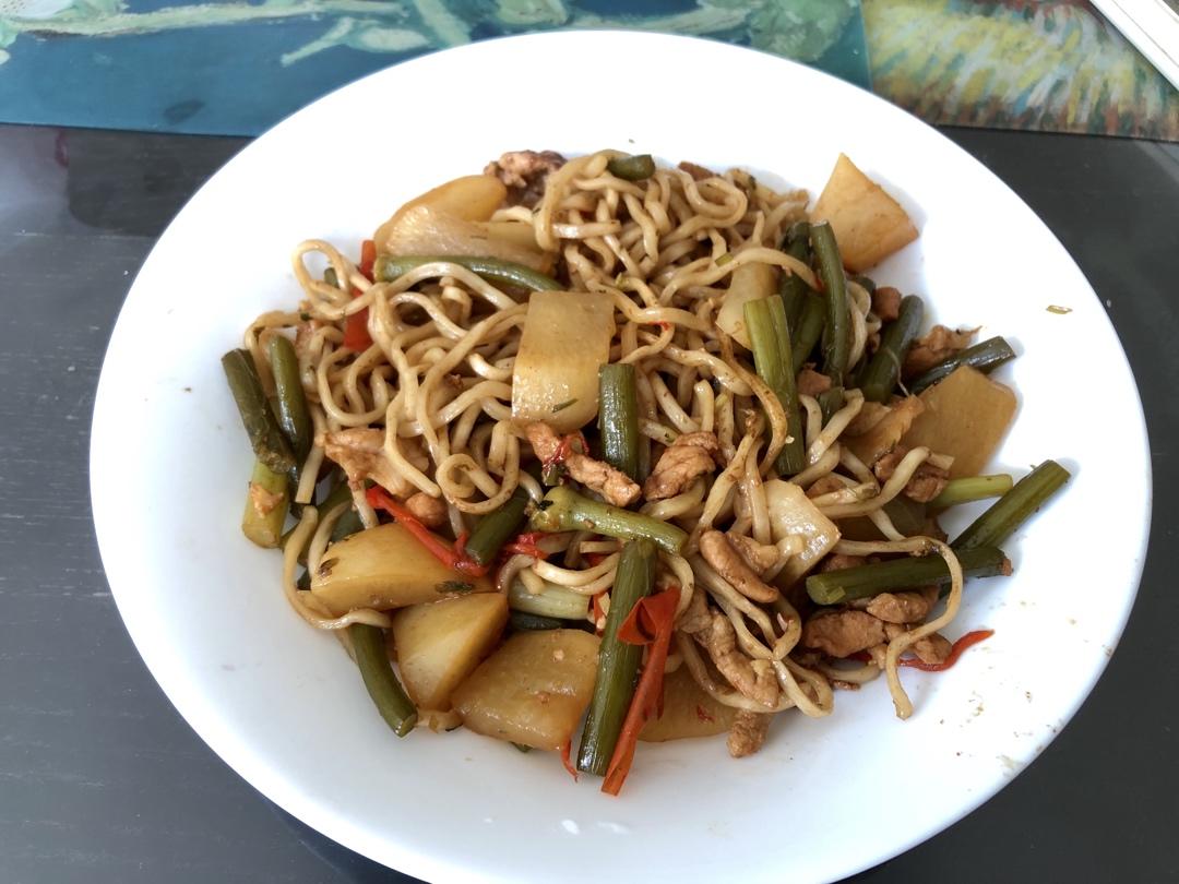 蒜薹焖面