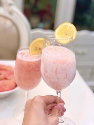 粉粉嫩嫩的仙女冰饮—红柚果汁～超级简单还好喝！的做法 步骤2