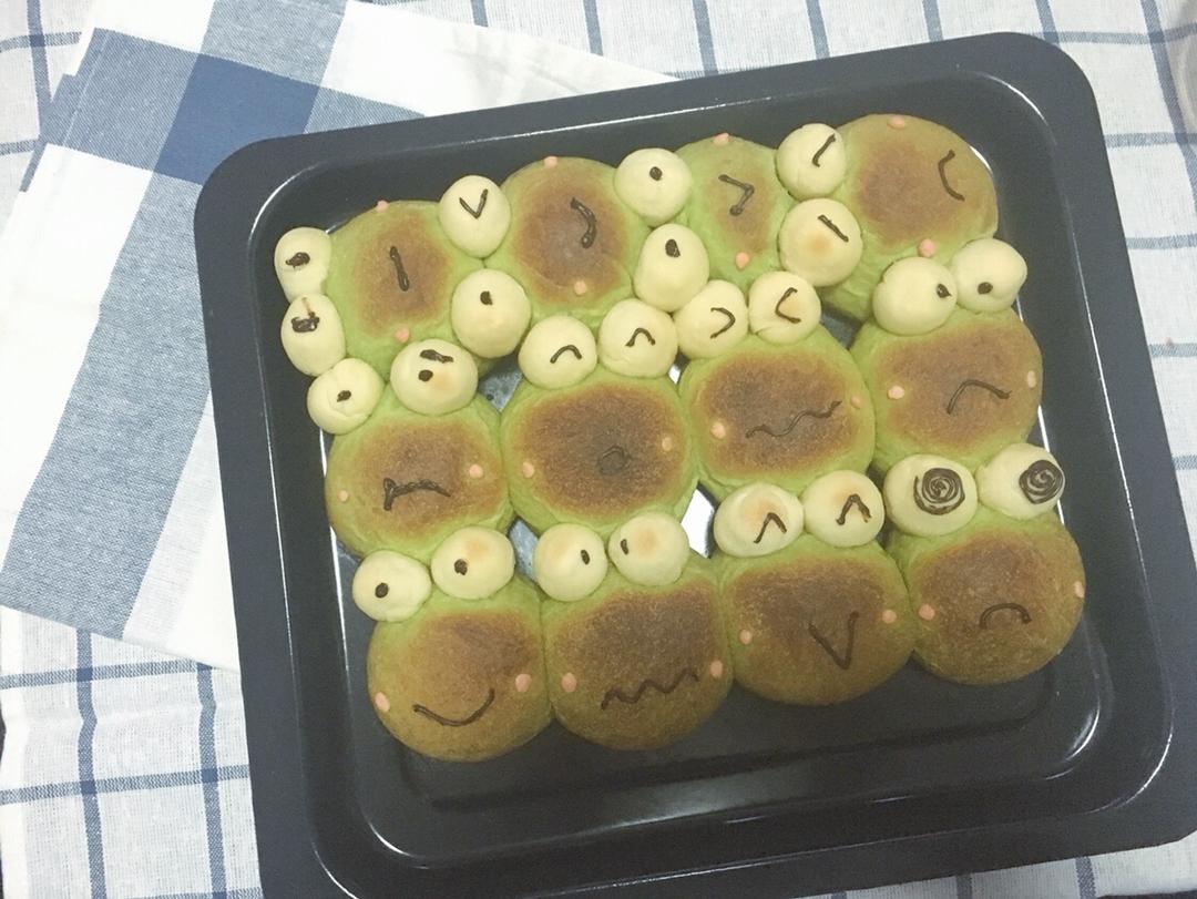 青蛙挤挤小面包
