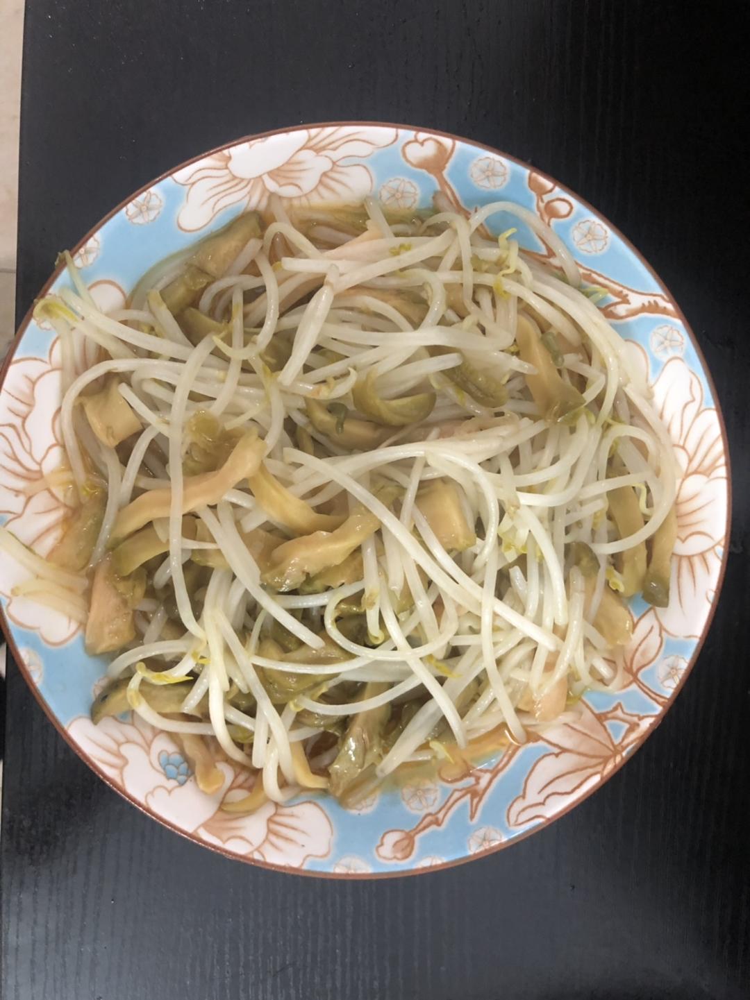 豆芽榨菜混炒的做法