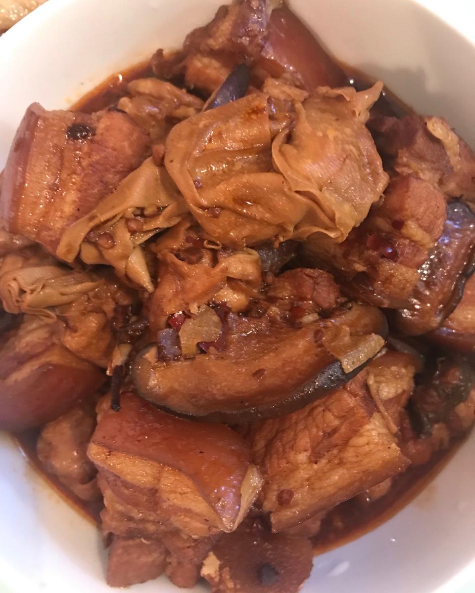 加了鹌鹑蛋后，这盘红烧肉，美味的逆天啦——鹌鹑蛋烧肉（孔瑶食谱）