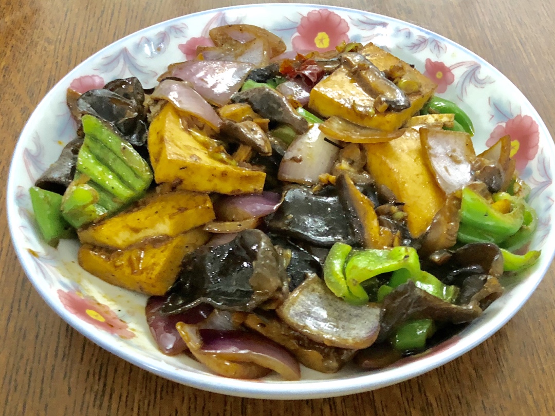 干锅千叶豆腐：鲜嫩又入味，开胃下饭没谁了