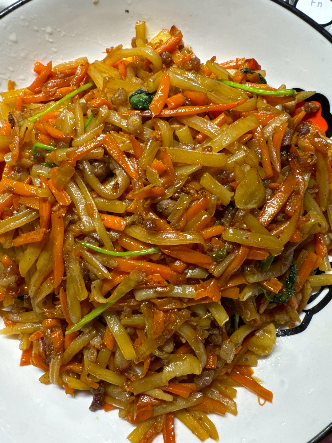 胡萝卜土豆炒肉