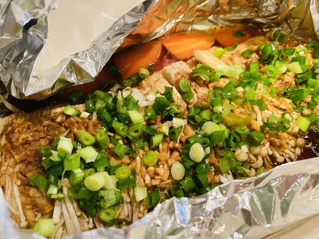 锡纸金针菇-在家用烤箱就能做的烧烤，烧烤店必点菜品之一！超鲜！
