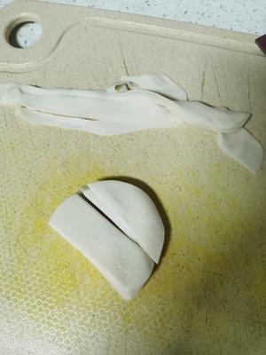 饺子皮变爽滑面条，不用和面的做法 步骤1