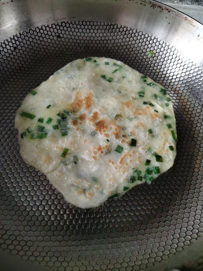 家常葱油饼 柔软多层 凉了也不硬 附细节视频详解