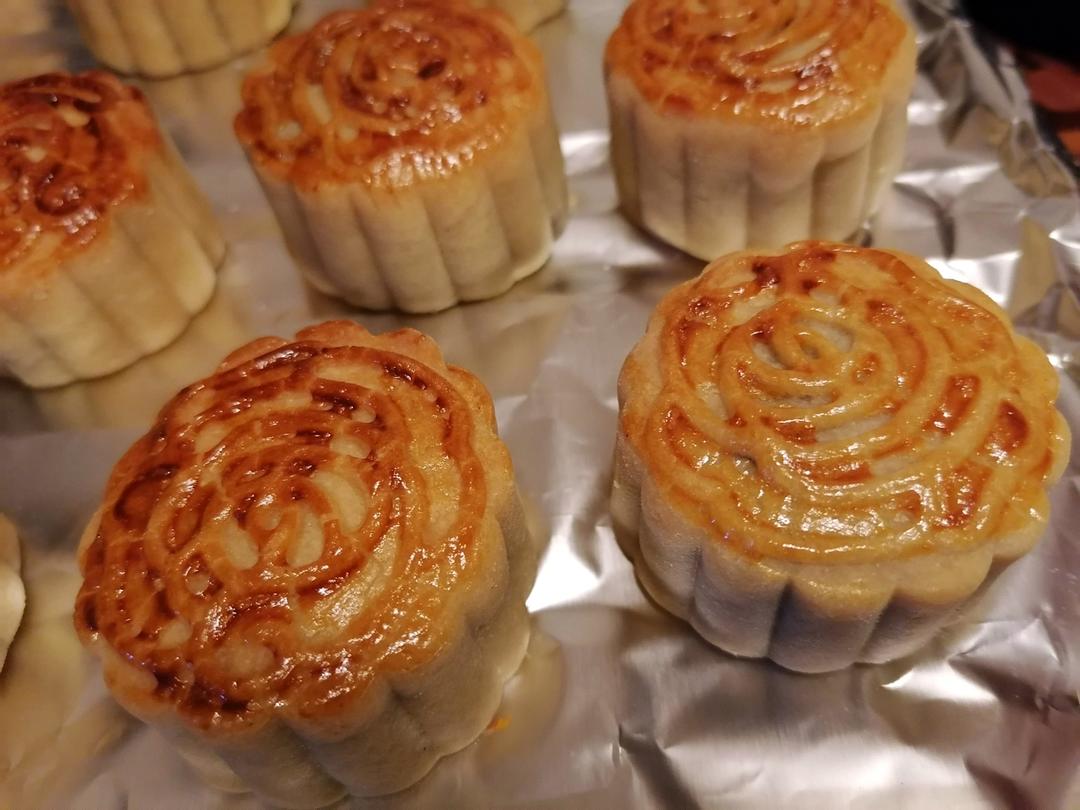 广式月饼－－蛋黄豆沙月饼