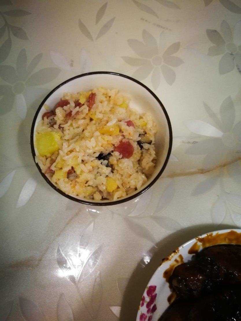 香菇土豆腊肠焖饭
