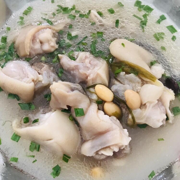 黄豆花生猪脚汤