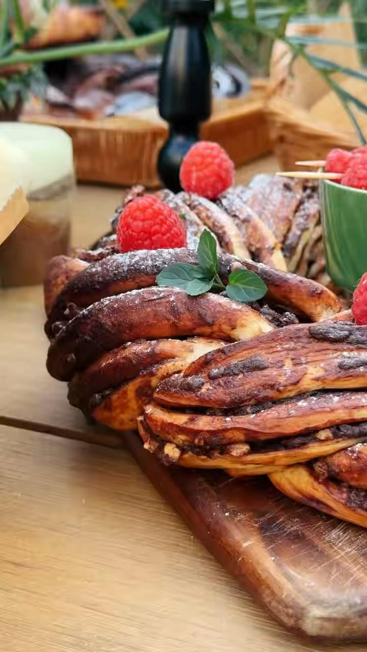 圣诞巧克力坚果麋鹿花环面包