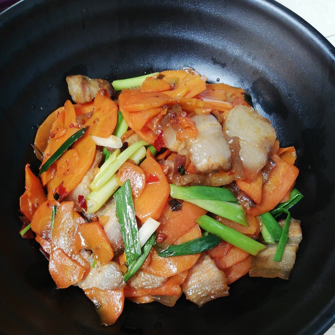 回锅肉炒胡萝卜