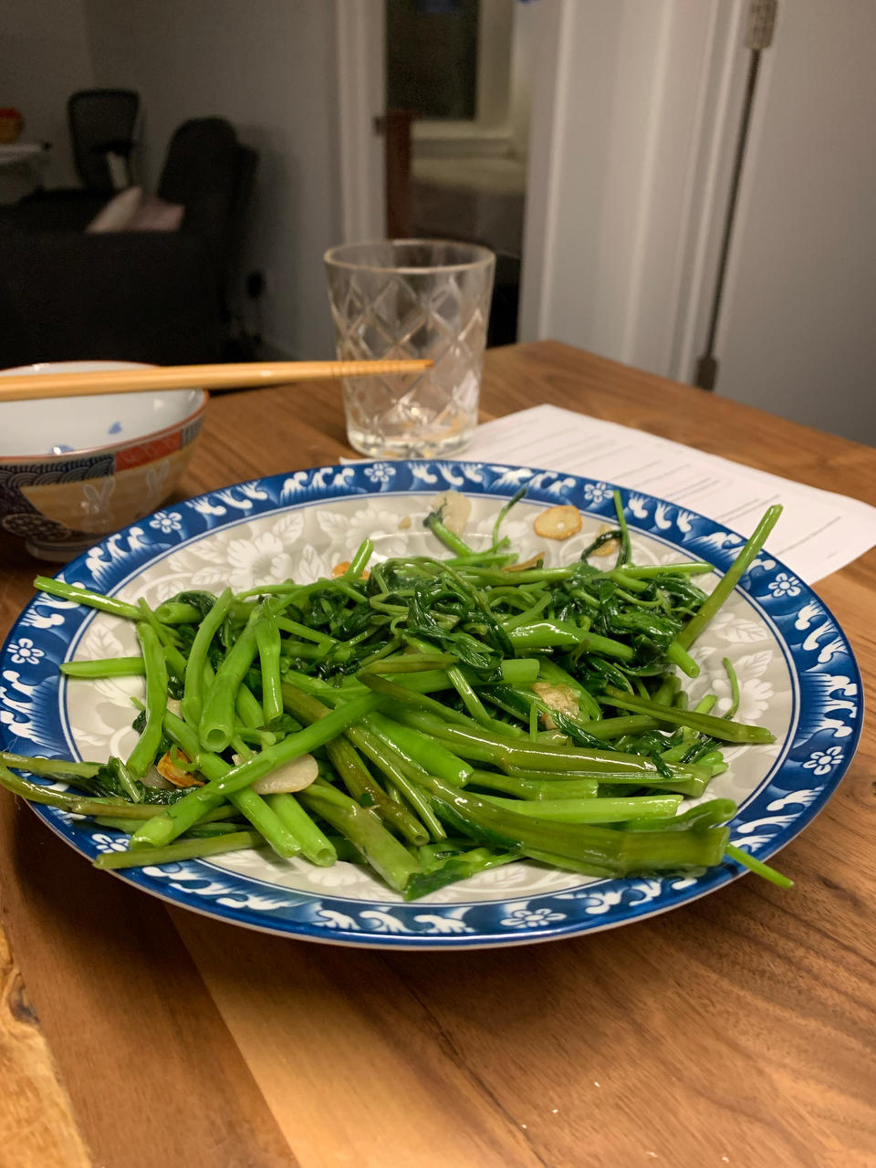 要想炒出一道翠绿爽口的通心菜~原来技巧在这里.一看就懂