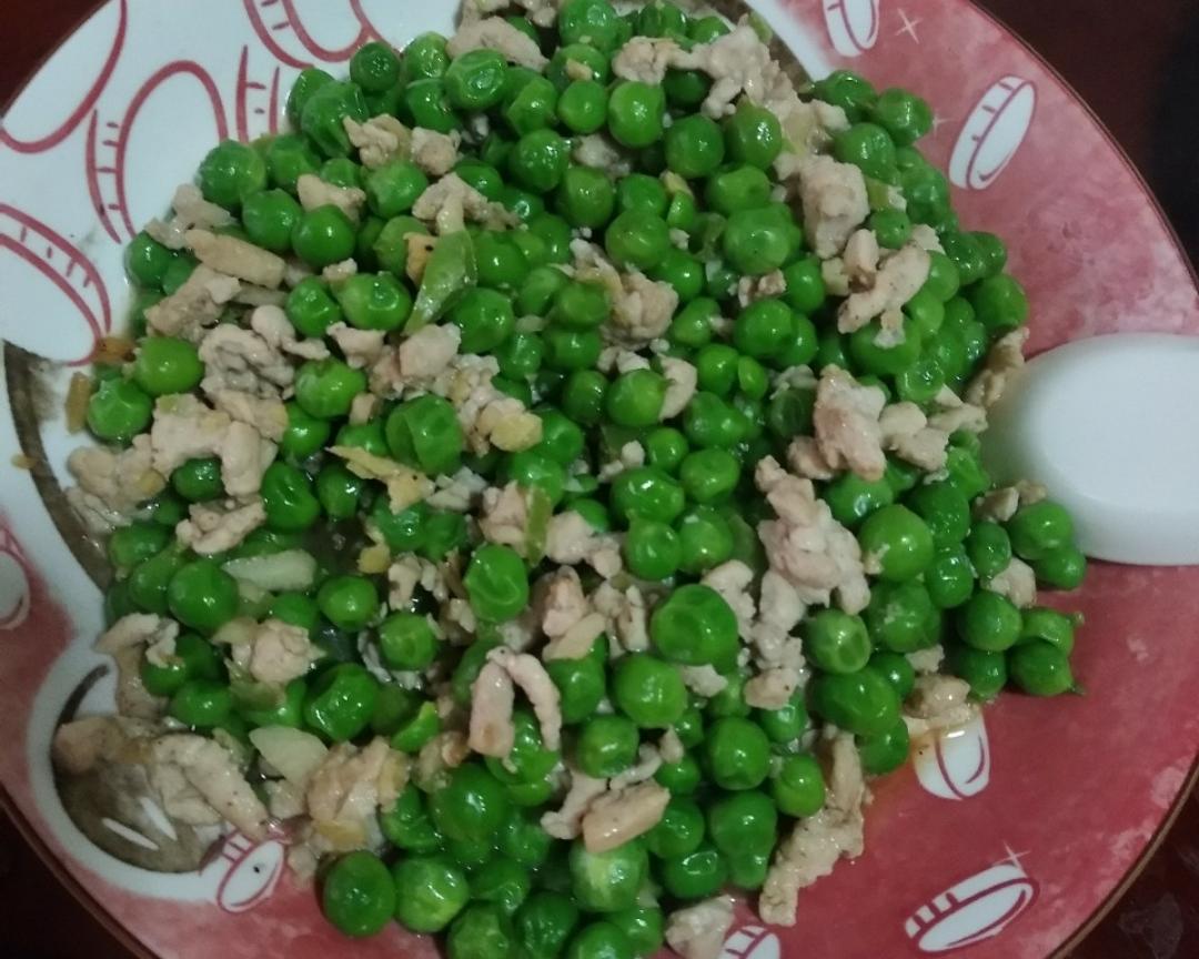 青豆米炒鸡肉
