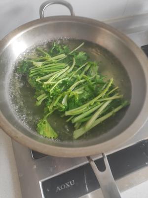 苔菜/小白菜土豆汤的做法 步骤1