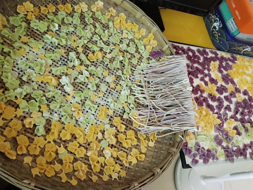 宝宝辅食：手工果蔬蝴蝶面