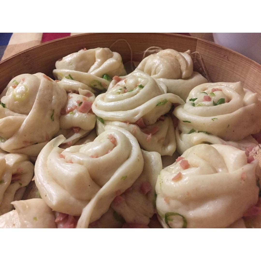 最好吃的火腿葱香花卷—附让葱不变黄的小窍门