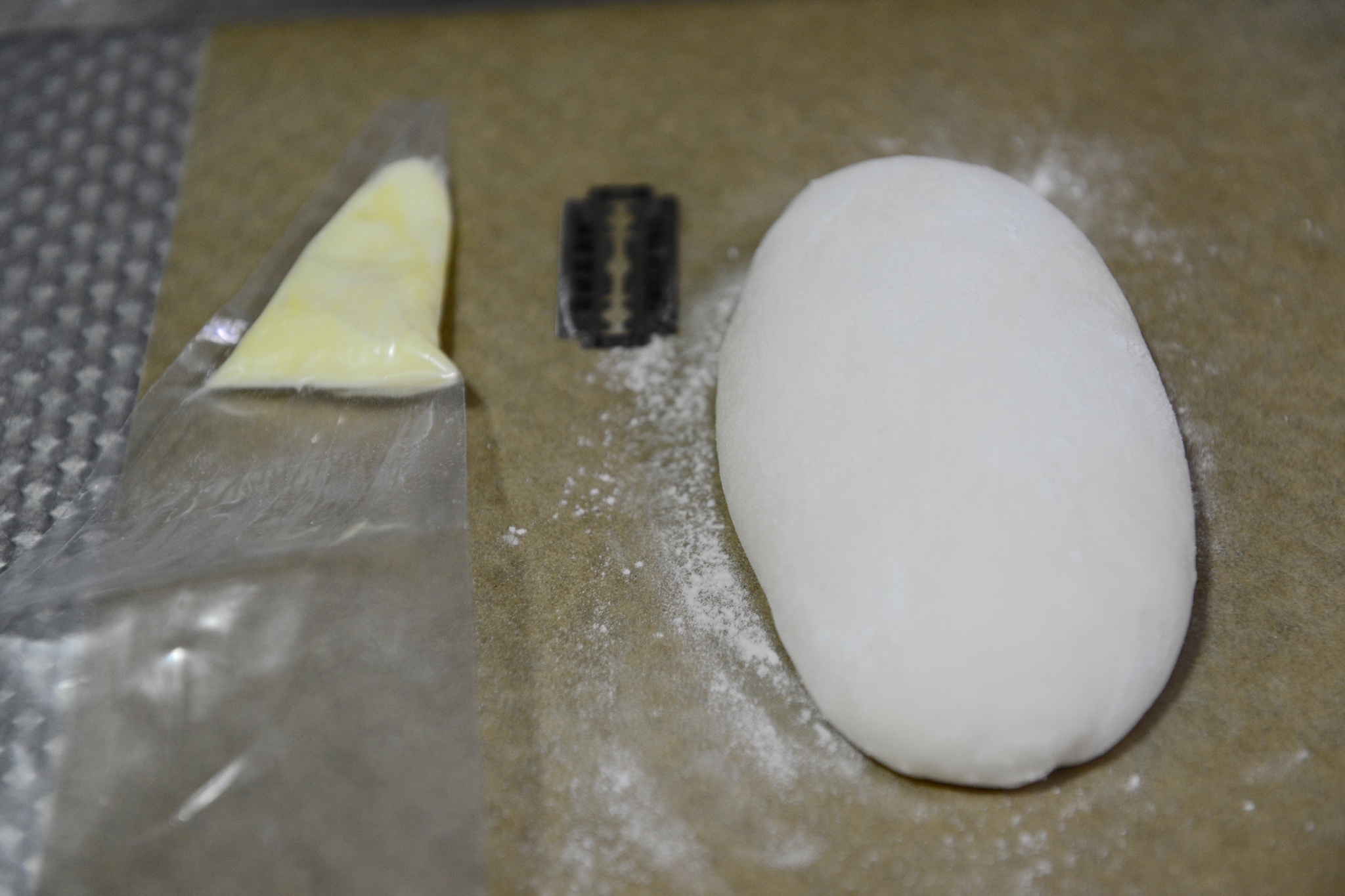 《割口发烧友的面包》—— 与基本配方配比相同的小法包（即发干酵母快手版6）的做法 步骤7