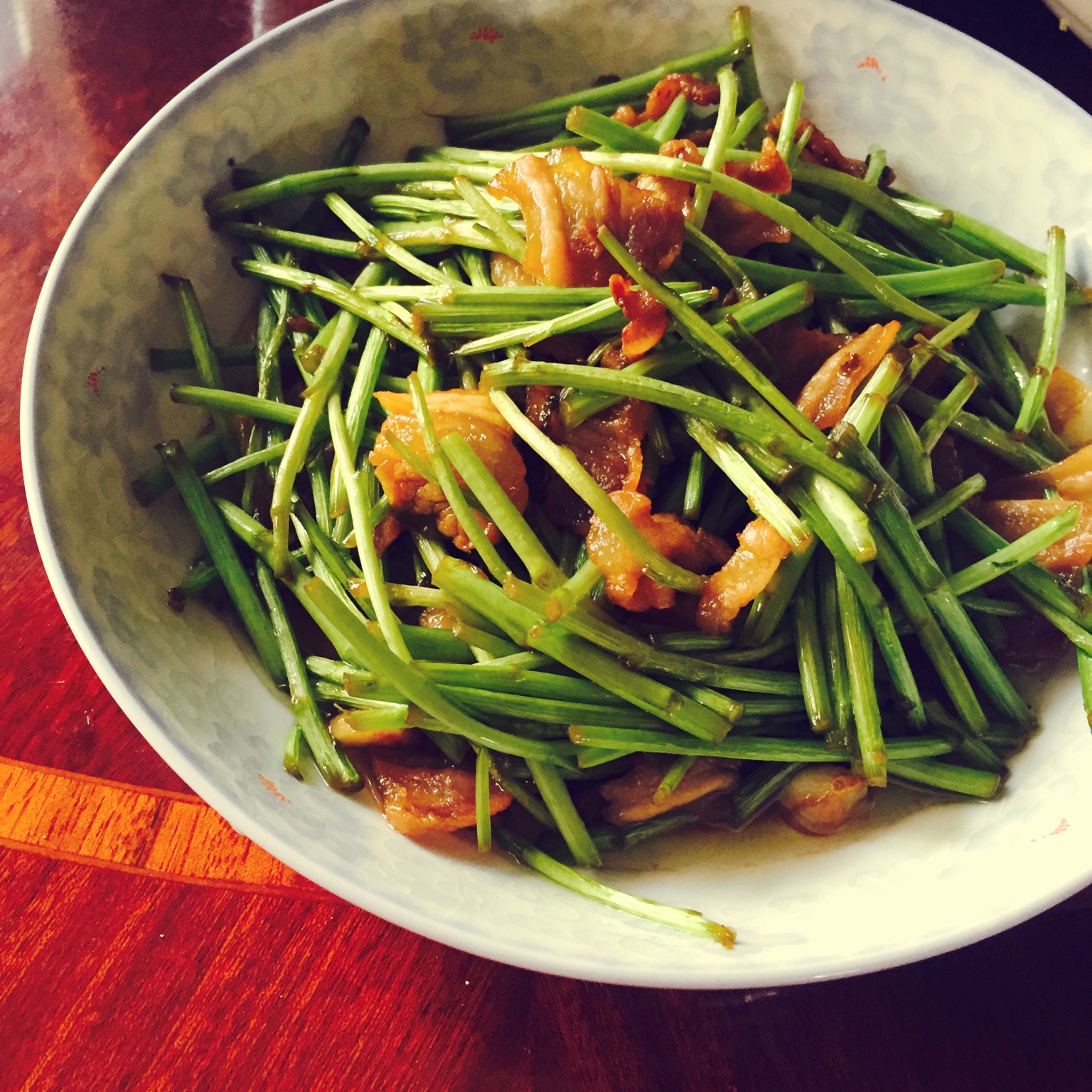 野蓠蒿炒腊肉