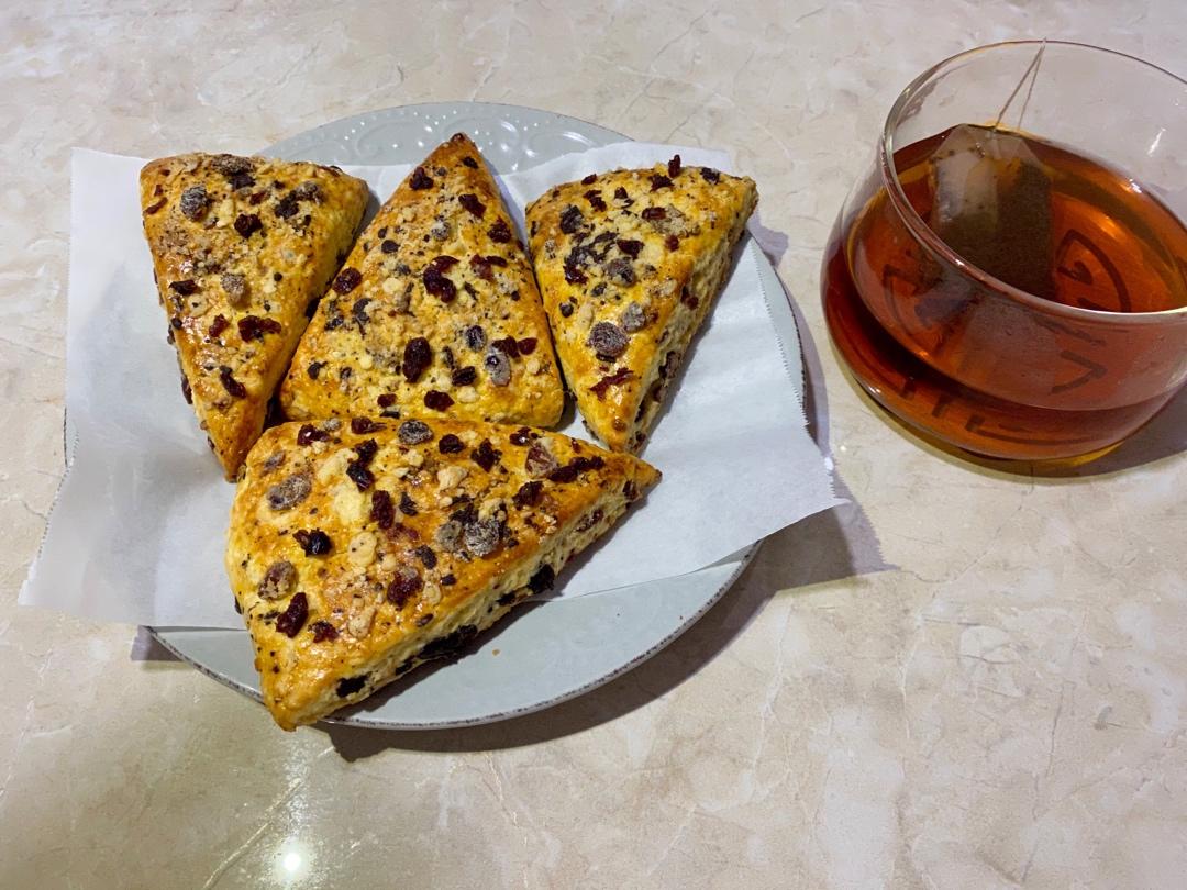 满屋飘香，口口都是满足——酥松香甜的蔓越莓蜜豆司康