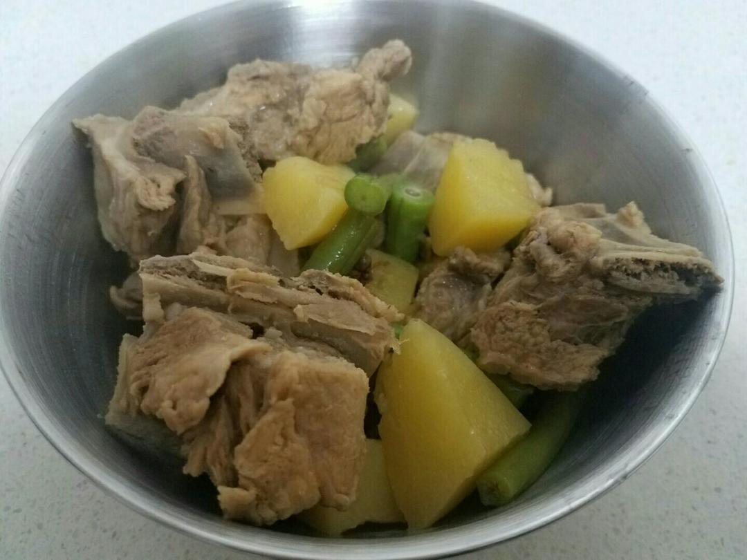 红烧排骨炖豆角土豆