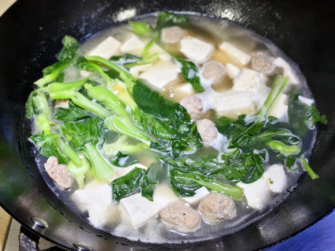 青菜豆腐肉丸汤