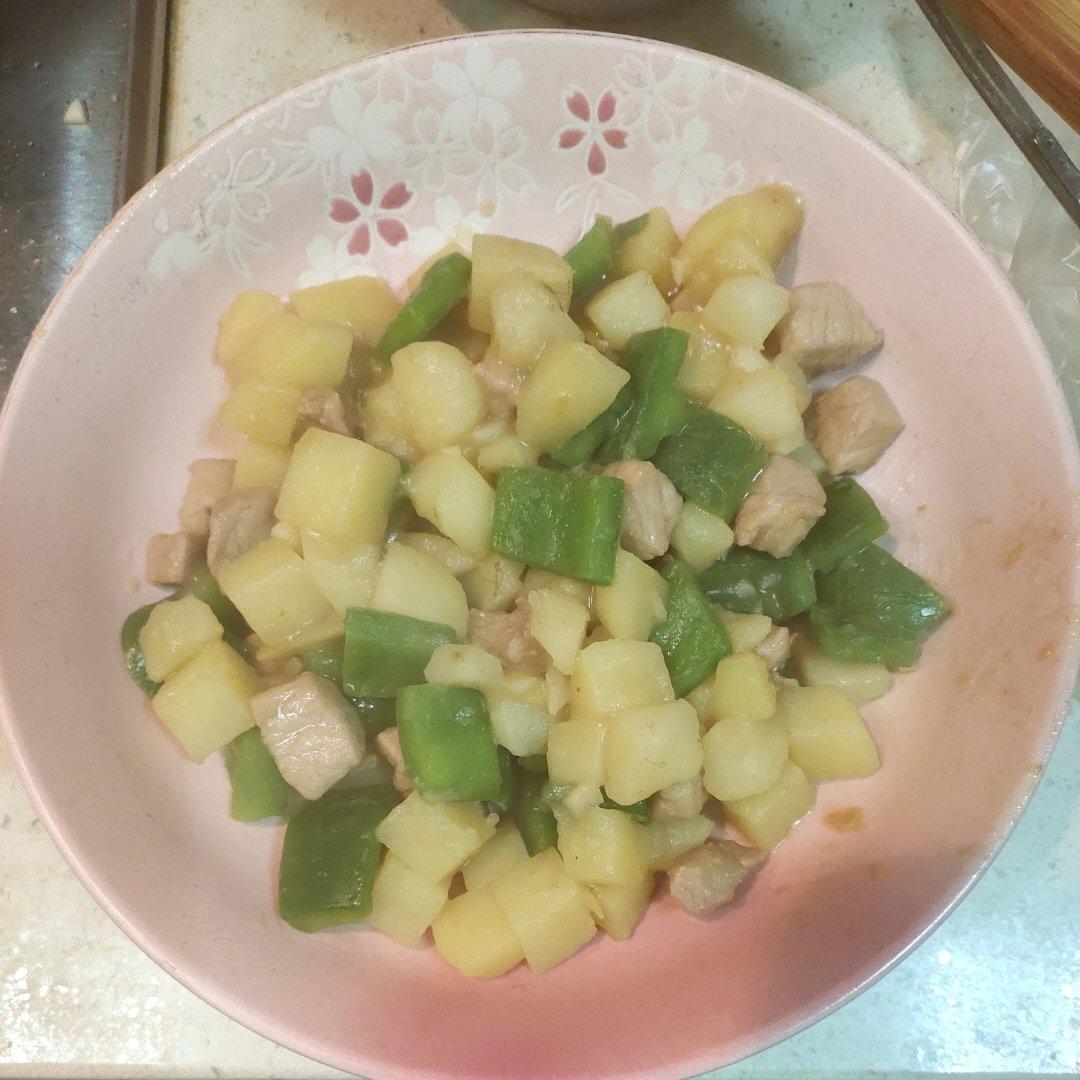 超级好吃简单的土豆丁炒肉