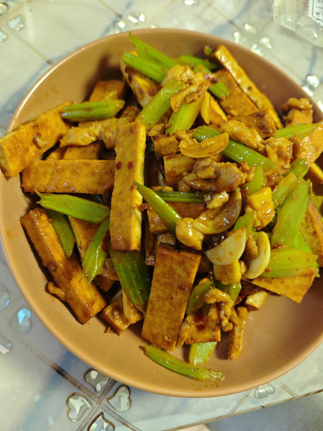 芹菜肉丝炒香干