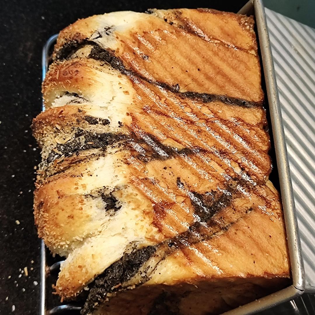 黑芝麻奶酥吐司