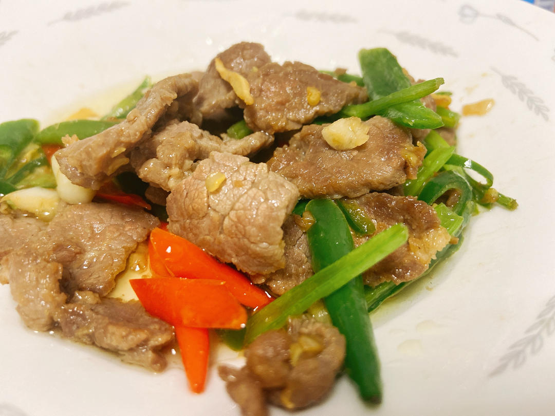 嫩炒牛肉片～～简单快手菜