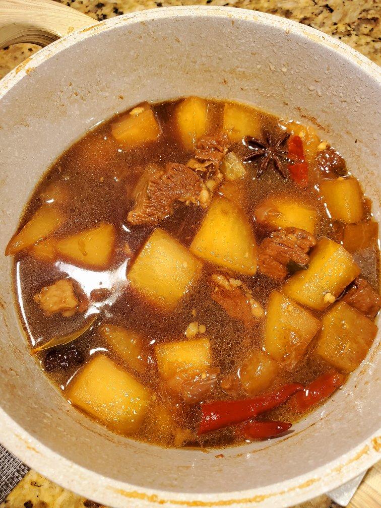 萝卜牛腩煲
