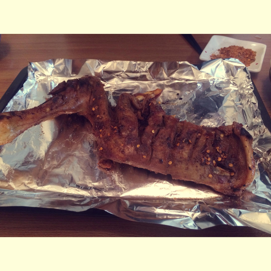 孜然酱香烤羊腿