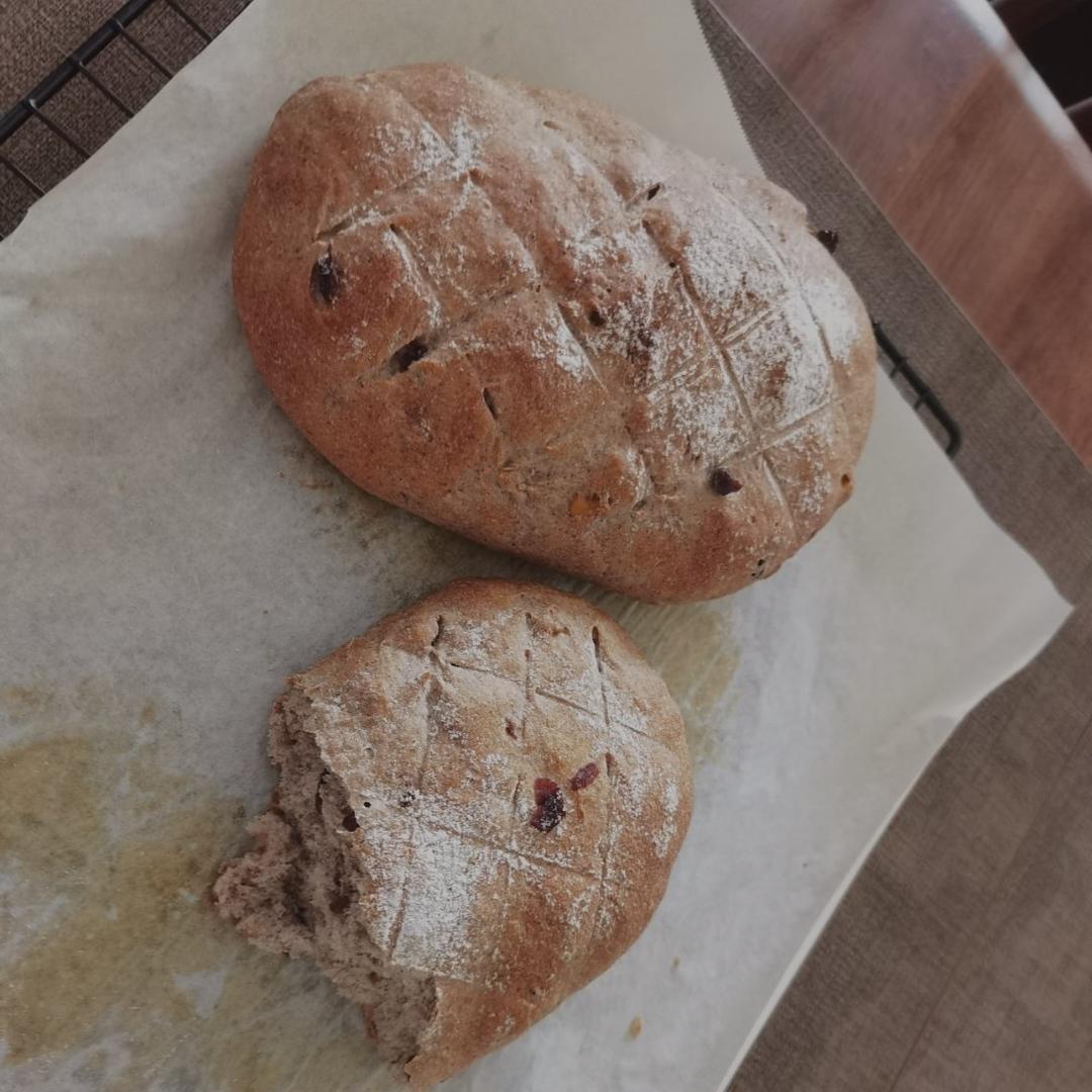 全麦蔓越莓核桃软欧包