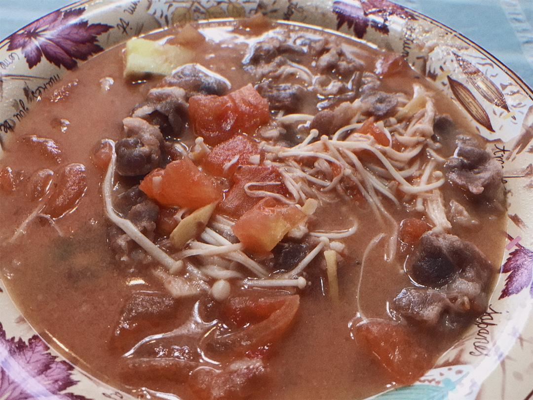 【金针菇番茄肥牛锅】