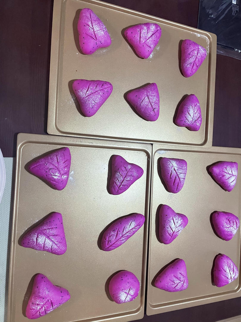 火龙果软欧包，粉嘟嘟～
